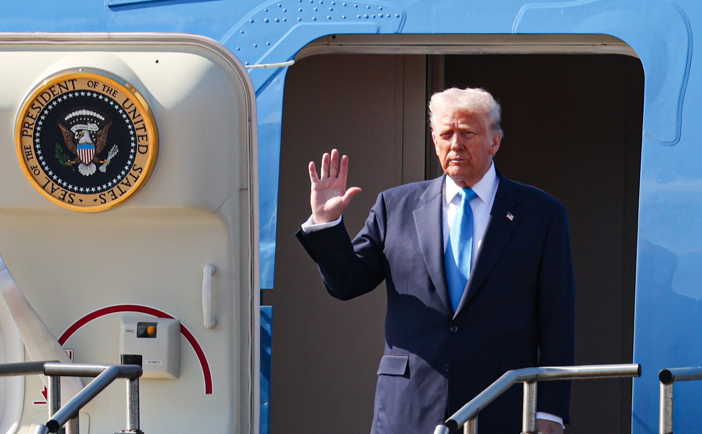 U.S. President Donald Trump waves as he steps off Air Force One upon arrival at Gimhae International Airport in Busan on Oct. 29 for a state visit in conjunction with the APEC summit in Gyeongju. [YONHAP] 