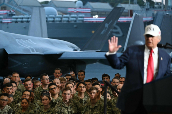 U.S. President Donald Trump delivers a speech in front of U.S. Navy personnel on board the U.S. Navy's USS George Washington aircraft carrier at the naval base in Yokosuka, Japan on Oct. 28. [AFP/YONHAP]