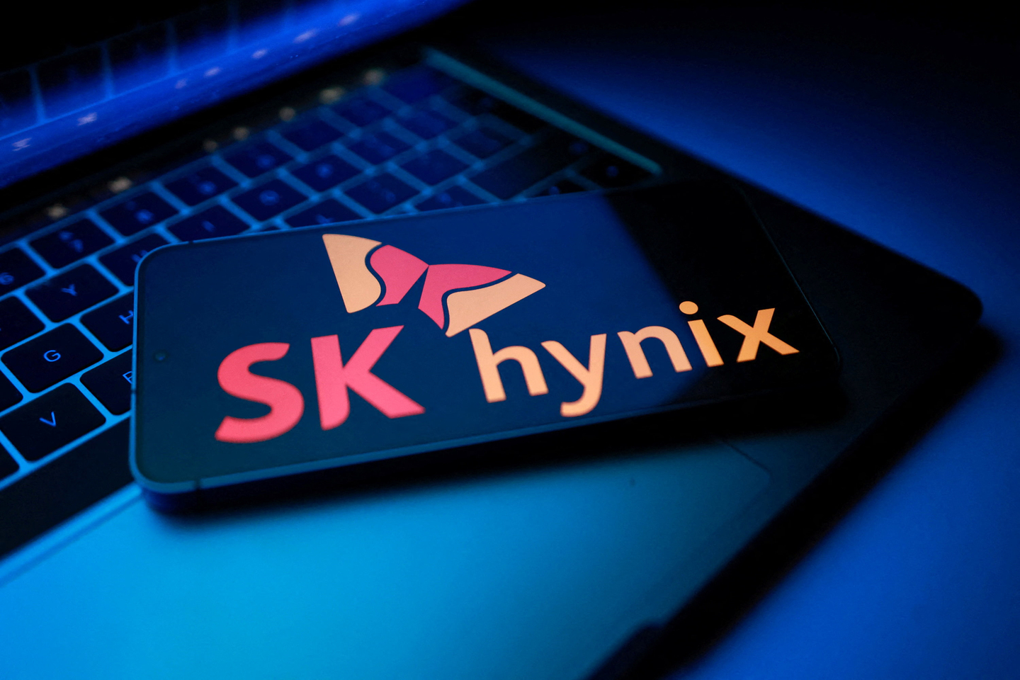 The SK hynix logo appears in this illustration taken on Aug. 25. [REUTERS/YONHAP]