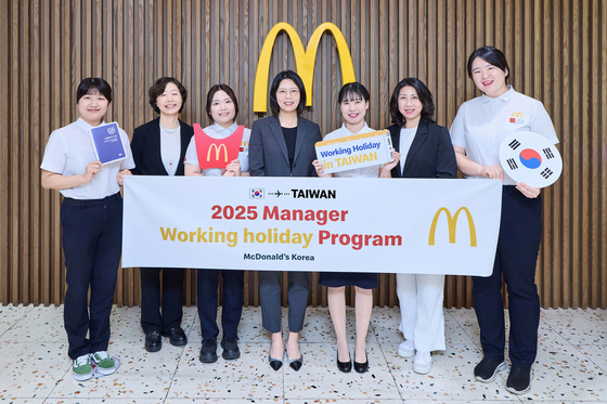 McDonald’s Korea says it will run an eight-week working holiday program for its restaurant managers from Oct. 30 through December. [MCDONALD'S] 