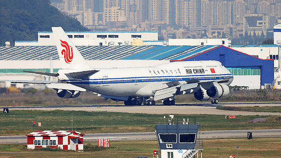 A plane carrying Chinese President Xi Jinping. [REUTERS/YONHAP]