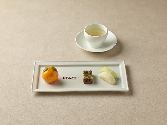 This photo provided by the Korean presidential office shows the "peacemaker" dessert served during the luncheon between President Lee Jae Myung and U.S. President Donald Trump at the Gyeongju National Museum in Gyeongju, North Gyeongsang, on Oct. 29. [PRESIDENTIAL OFFICE] 