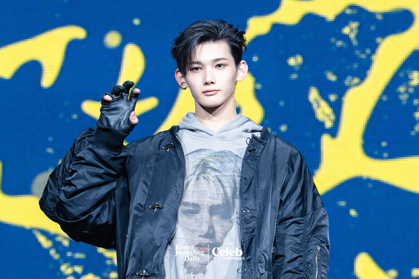 &TEAM’s Jo poses for photos during a showcase for the release of the band’s EP, ″Back to Life,″ at the Blue Square in central Seoul on Oct. 28. [DANIELA GONZALEZ PEREZ]