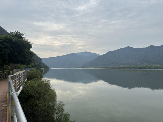 Sections of the Nakdonggang Bicycle Path are on boardwalks over the river on the outskirts of Miryang, South Gyeongsang, on Oct. 2.  [JIM BULLEY]