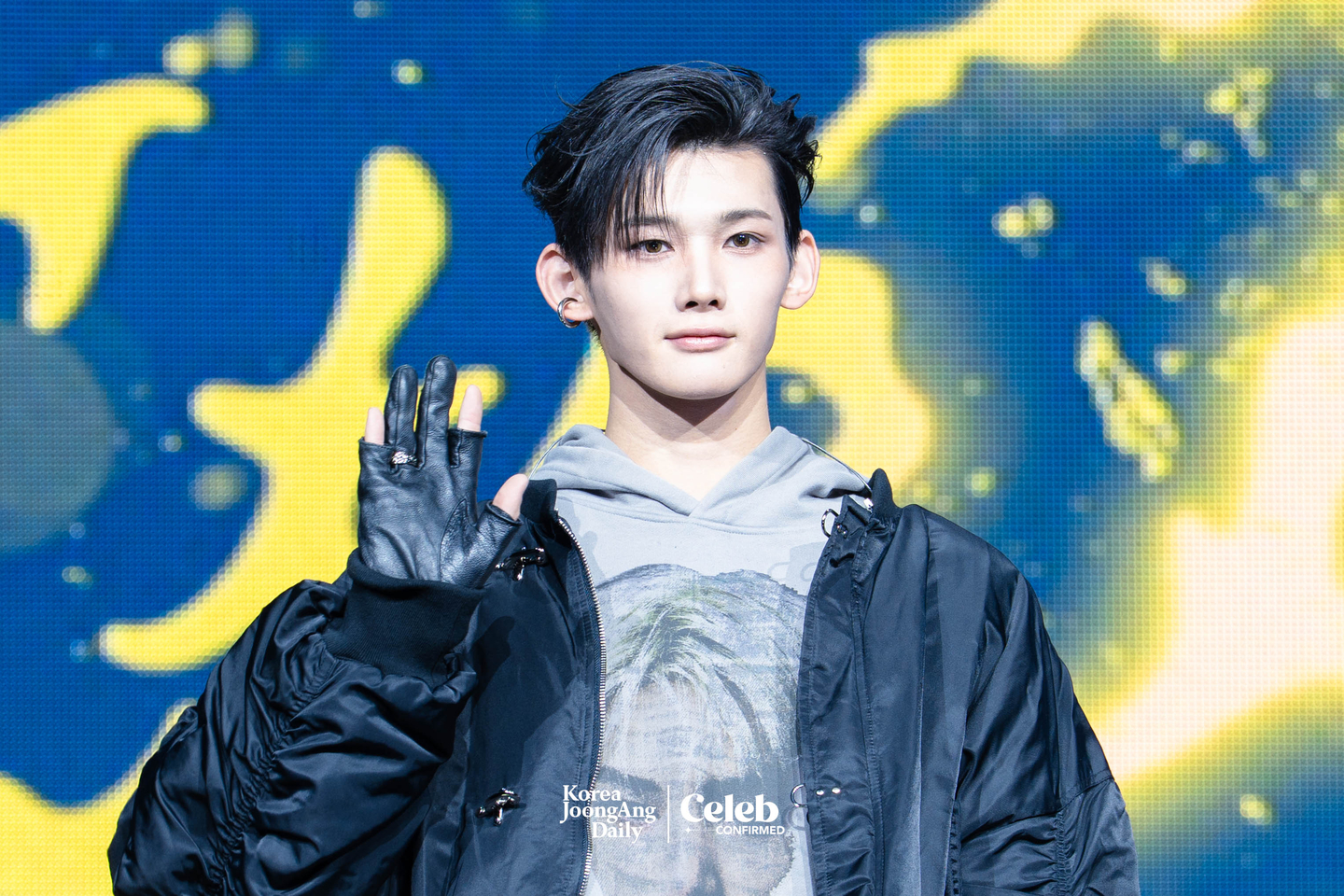 &TEAM’s Jo poses for photos during a showcase for the release of the band’s EP, ″Back to Life,″ at the Blue Square in central Seoul on Oct. 28. [DANIELA GONZALEZ PEREZ]