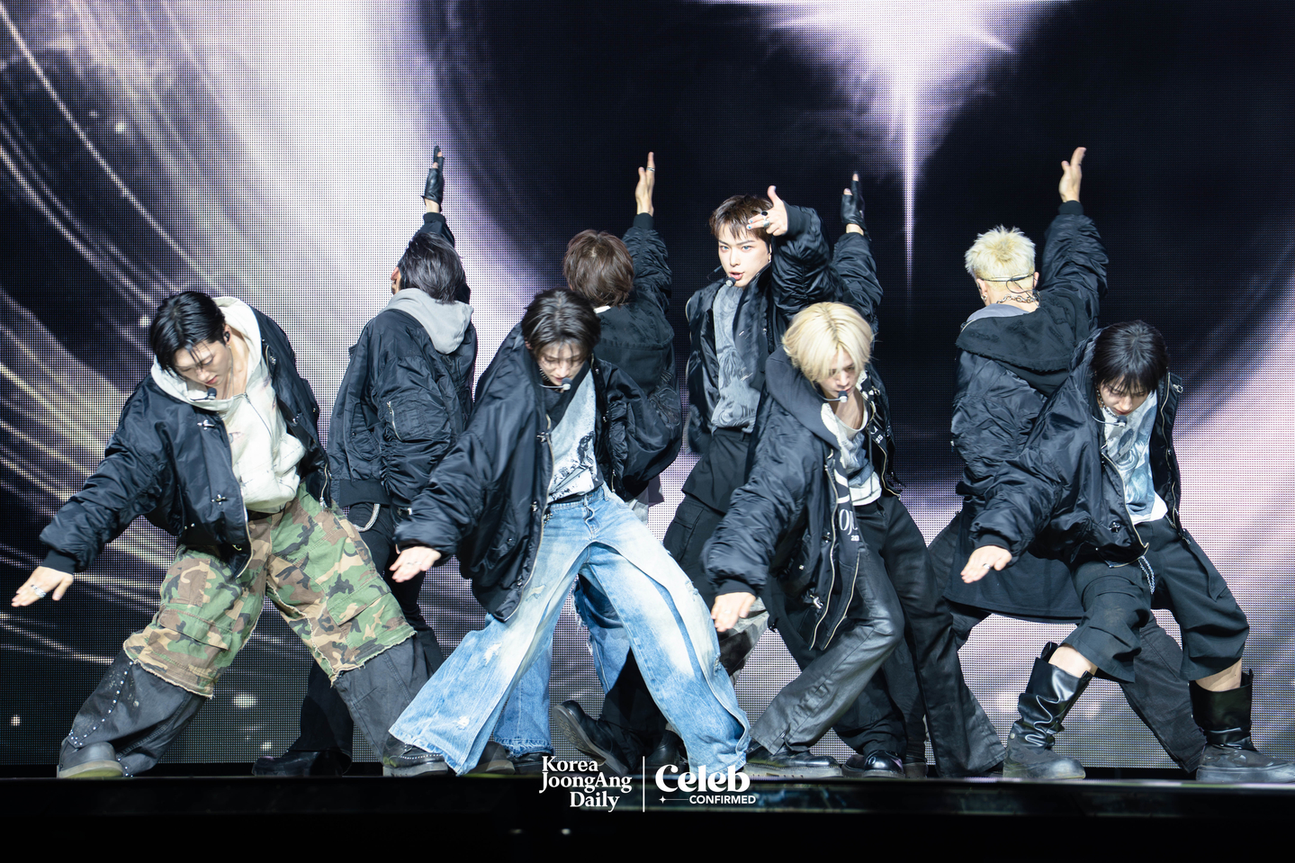 Boy band &TEAM performs the lead track “Back to Life” during a showcase for the release of its EP, ″Back to Life,″ at the Blue Square in central Seoul on Oct. 28. [DANIELA GONZALEZ PEREZ]
