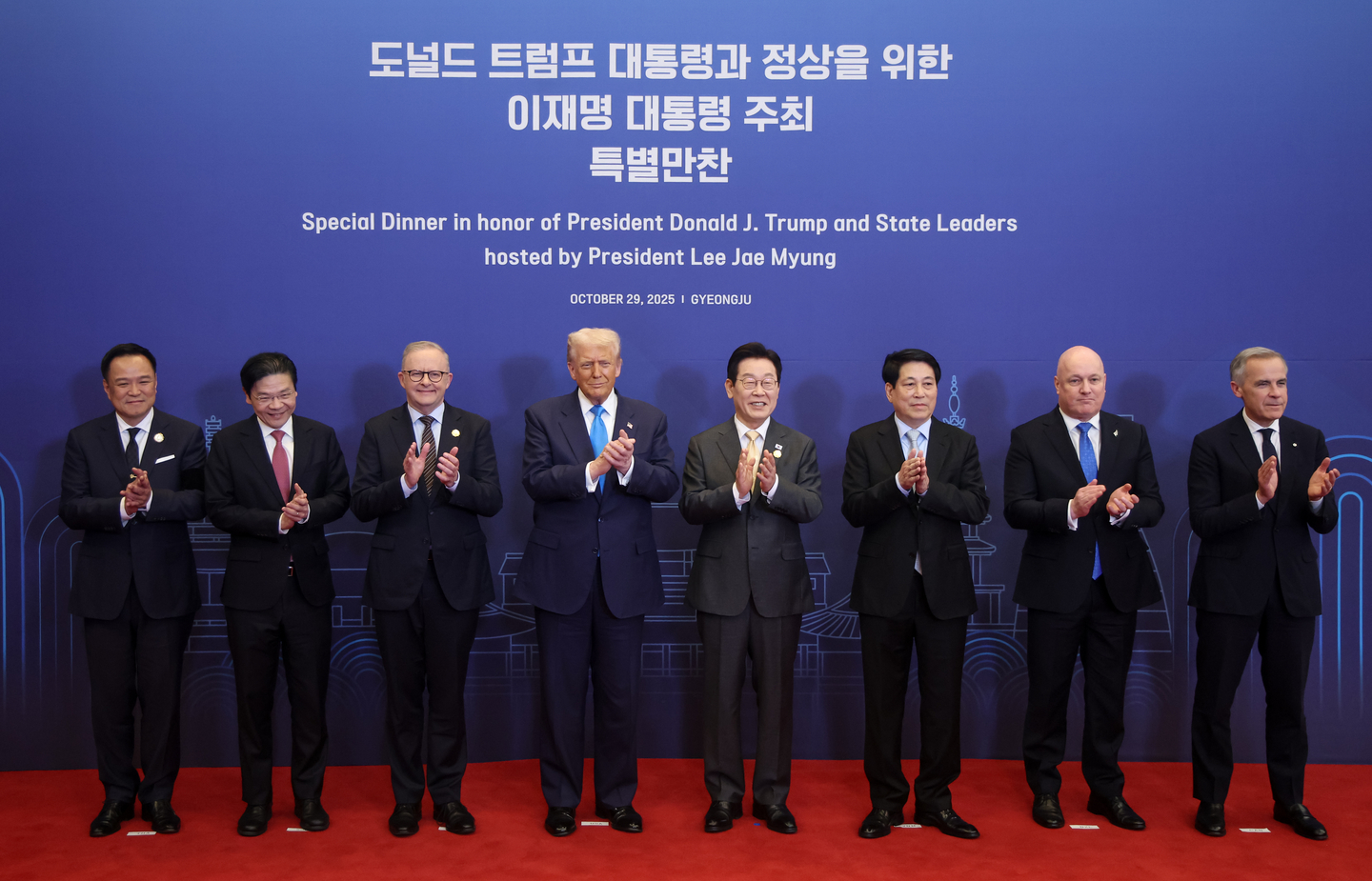 Korean President Lee Jae Myung, center right, poses for a commemorative photo during a special dinner for APEC leaders in Gyeongju, North Gyeongsang, on Oct. 29. From left, Thailand's Prime Minister Anutin Charnvirakul, Singapore's Prime Minister Lawrence Wong, Australian Prime Minister Anthony Albanese, U.S. President Donald Trump, Lee, Vietnam's President Luong Cuong, New Zealand Prime Minister Christopher Luxon and Canadian Prime Minister Mark Carney. [JOINT PRESS CORPS]