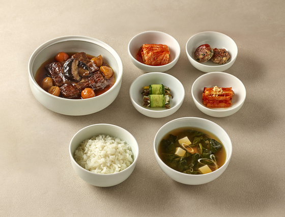 U.S. beef short ribs with side dishes and Gyeongju rice served during the luncheon between President Lee Jae Myung and U.S. President Donald Trump at the Gyeongju National Museum in North Gyeongsang on Oct. 29. [PRESIDENTIAL OFFICE] 