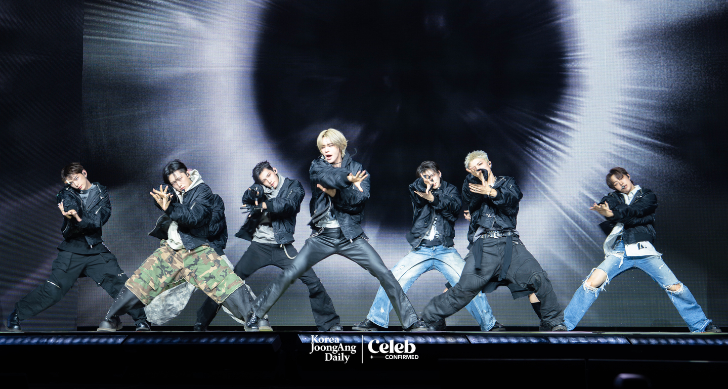 Boy band &TEAM performs the lead track “Back to Life” during a showcase for the release of its EP, ″Back to Life,″ at the Blue Square in central Seoul on Oct. 28. [DANIELA GONZALEZ PEREZ]