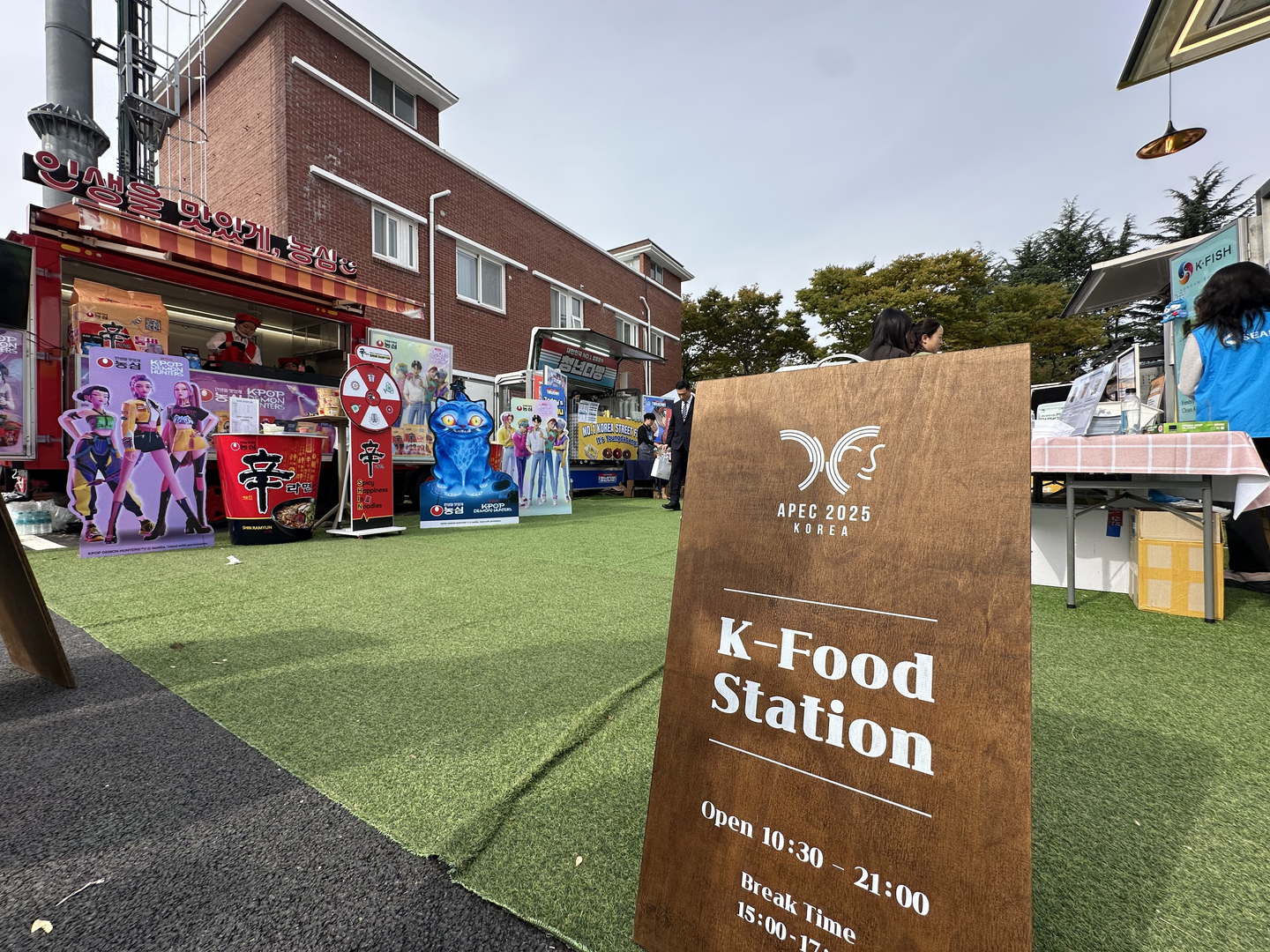 K-Food Station, located about five minutes from the APEC International Media Center (IMC) in Gyeongju, North Gyeongsang [SEO JI-EUN]
