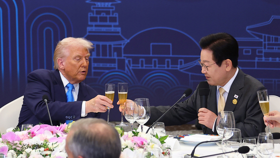 Korean President Lee Jae Myung, right, toasts U.S. President Donald Trump during a dinner event at a hotel in Gyeongju, North GYeongsang, on Oct. 29, following their bilateral summit. [JOITN PRESS CORPS]