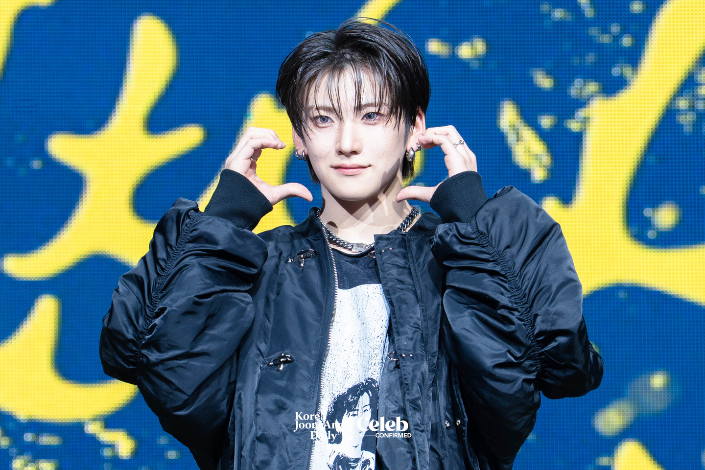 &TEAM’s Yuma poses for photos during a showcase for the release of the band’s EP, ″Back to Life,″ at the Blue Square in central Seoul on Oct. 28. [DANIELA GONZALEZ PEREZ]