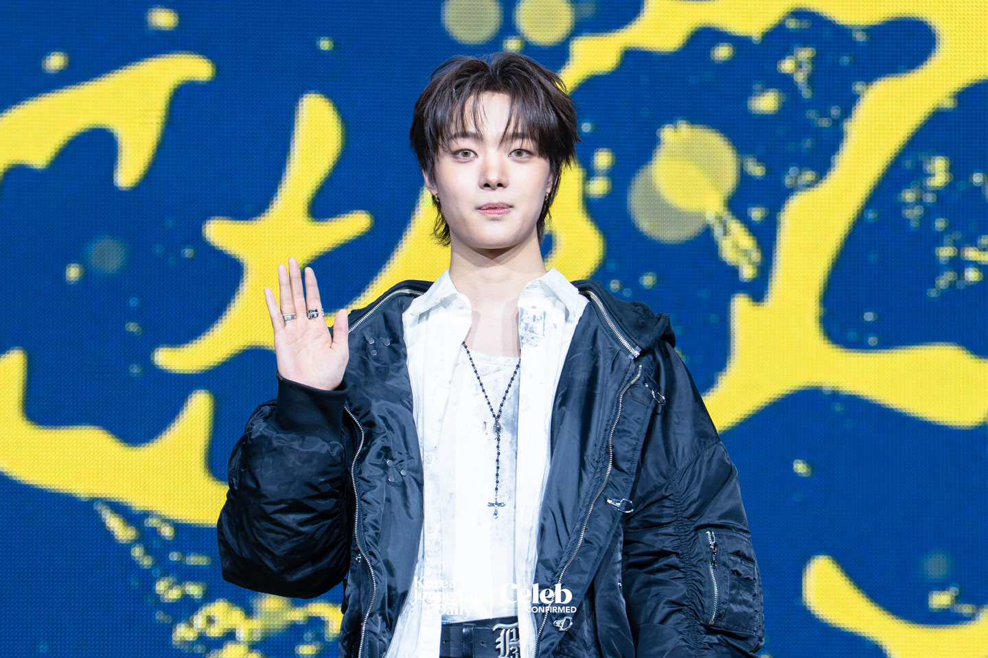 &TEAM’s EJ poses for photos during a showcase for the release of the band’s EP, ″Back to Life,″ at the Blue Square in central Seoul on Oct. 28. [DANIELA GONZALEZ PEREZ]