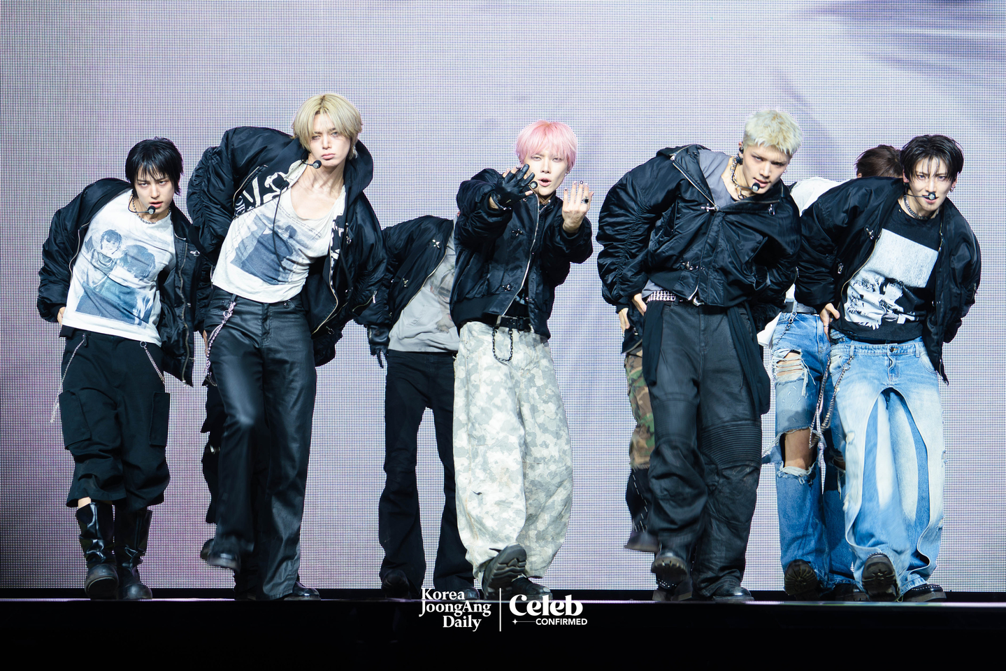 Boy band &TEAM performs the lead track “Back to Life” during a showcase for the release of its EP, ″Back to Life,″ at the Blue Square in central Seoul on Oct. 28. [DANIELA GONZALEZ PEREZ]
