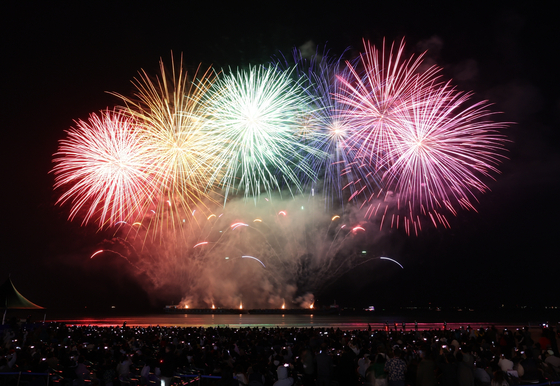 A swarm of 1,000 drones and 15,000 fireworks light up Yeongildae Beach in Pohang, North Gyeongsang on Oct. 29. [POHANG]