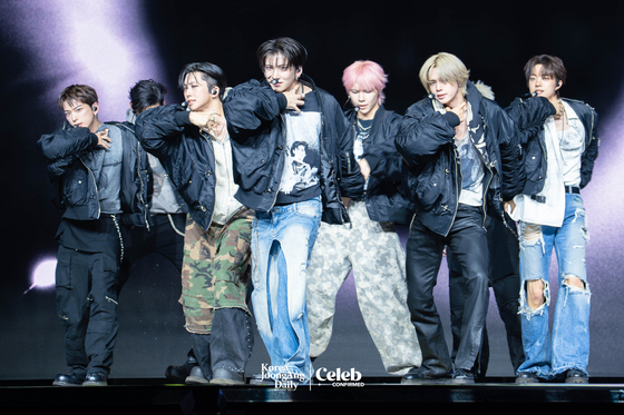 Boy band &TEAM performs the lead track “Back to Life” during a showcase for the release of its EP, ″Back to Life,″ at the Blue Square in central Seoul on Oct. 28. [DANIELA GONZALEZ PEREZ]