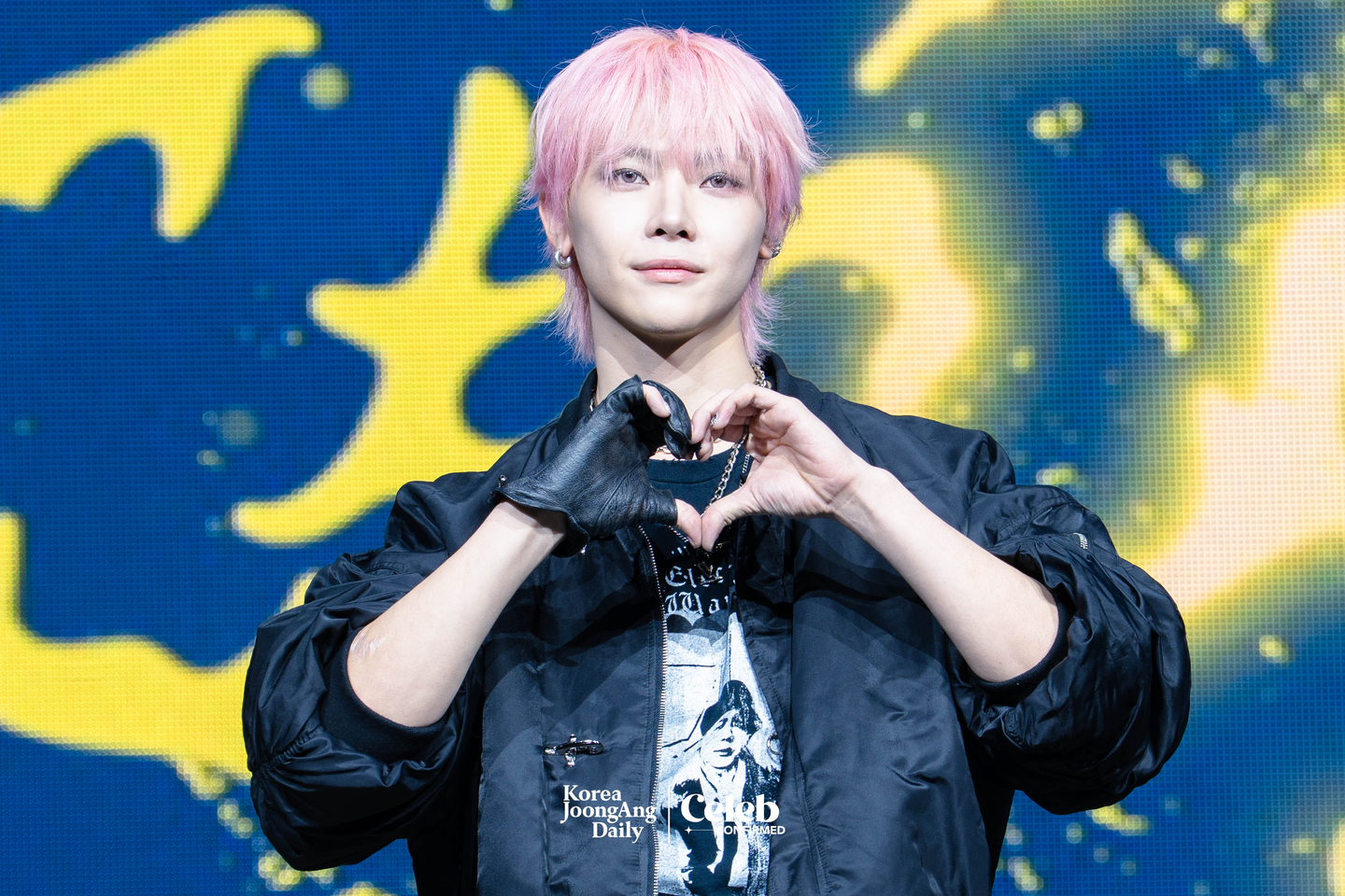 &TEAM’s Nicholas poses for photos during a showcase for the release of the band’s EP, ″Back to Life,″ at the Blue Square in central Seoul on Oct. 28. [DANIELA GONZALEZ PEREZ]
