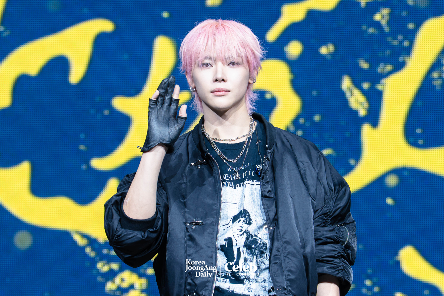 &TEAM’s Nicholas poses for photos during a showcase for the release of the band’s EP, ″Back to Life,″ at the Blue Square in central Seoul on Oct. 28. [DANIELA GONZALEZ PEREZ]