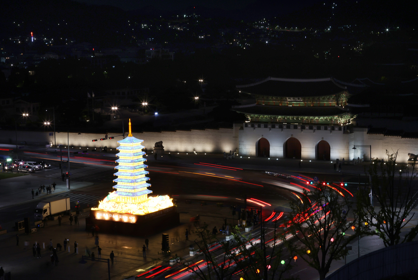 The nine-story pagoda of Hwangnyong Temple in Gyeongju once stood as a landmark of the Silla capital. The photo shows a lantern modeled after the pagoda displayed at Gwanghwamun Square in Seoul on April 30, 2020, to mark Buddha’s Birthday. [YONHAP]