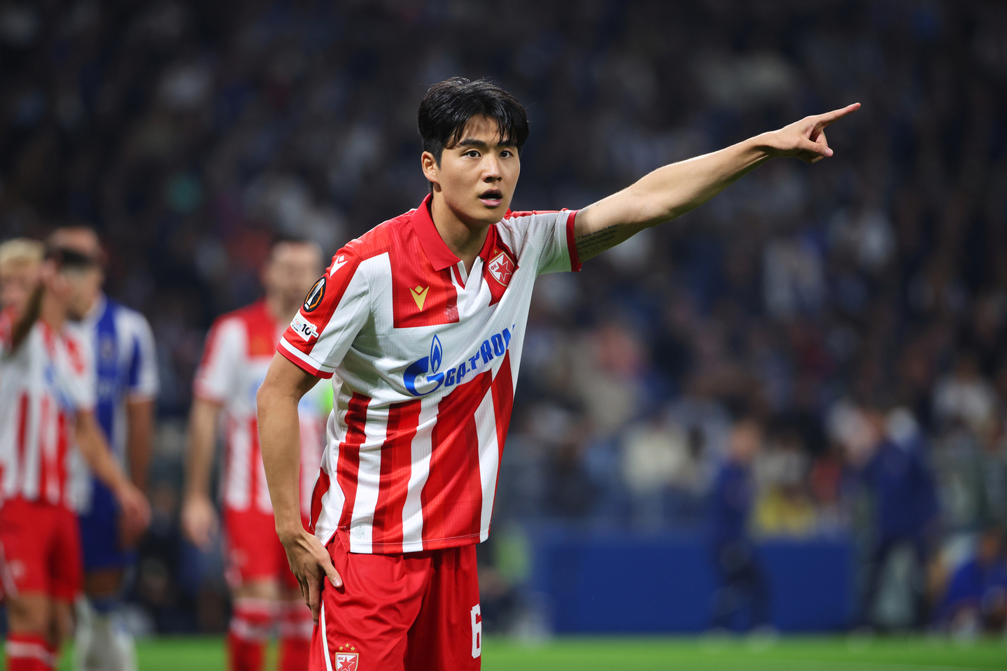 Red Star's Seol Young-woo gestures during the Europa League opening phase soccer match between FC Porto and Red Star Belgrade at the Dragao stadium in Porto, Portugal, on Oct. 2. [AP/YONHAP]