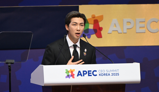 RM of boy band BTS delivers his speech on Korea's cultural industry at the APEC CEO Summit at the Gyeongju Arts Center in North Gyeongsang, on Oct. 29. [JOINT PRESS CORPS]