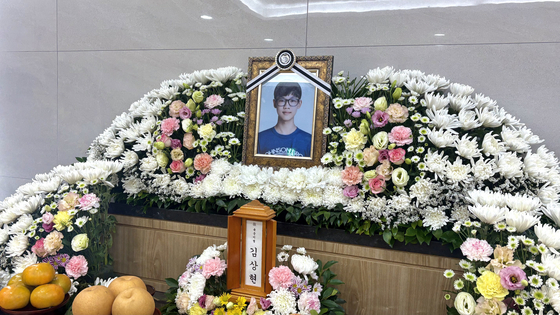 A funeral altar for Private Kim Sang-hyeon, who took his own life on Nov. 28, 2022, following months of abuse at a frontline Army post, is seen at the Armed Forces Capital Hospital in Seongnam, Gyeonggi, on Oct. 28. [LEE AH-MI]