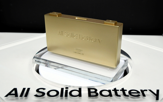 A mock-up of Samsung SDI's all-solid-state battery [SAMSUNG SDI] 