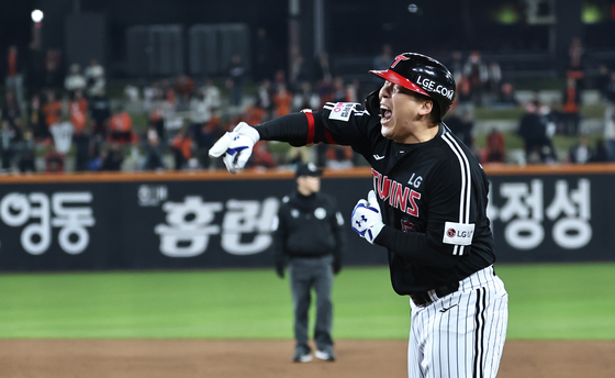 Kim Hyun-soo of the LG Twins celebrates after hitting a two-run single against the Hanwha Eagles during Game 4 of the Korean Series at Daejeon Hanwha Life Ballpark in Daejeon on Oct. 30. [YONHAP]