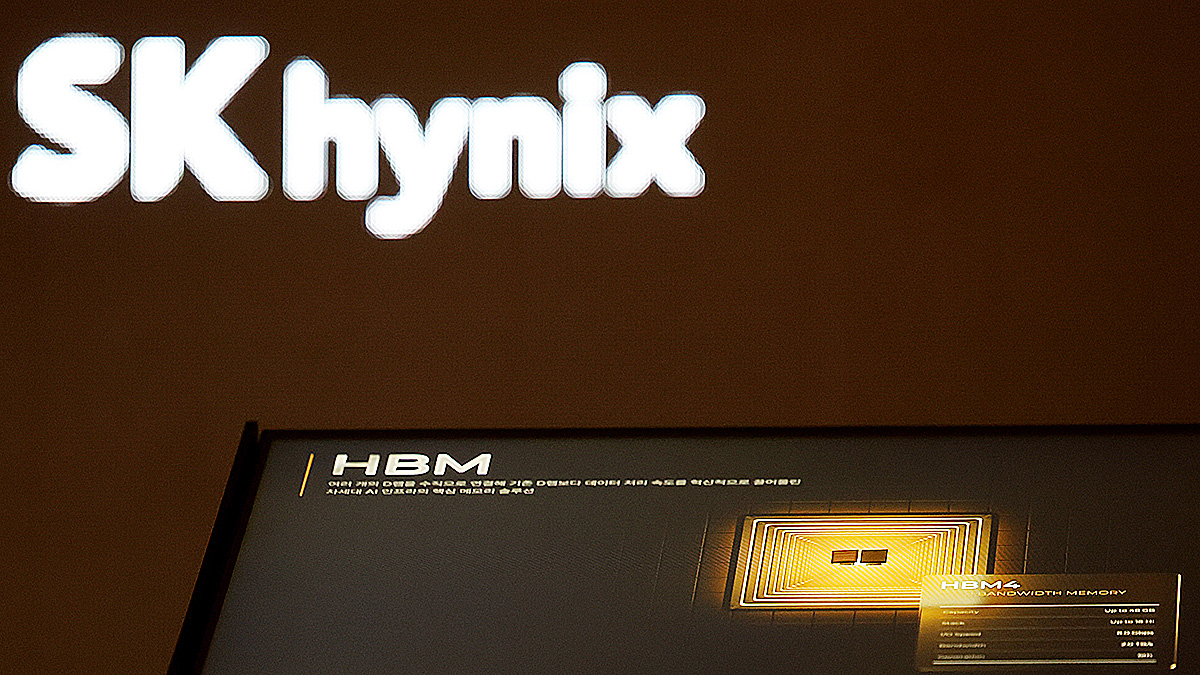 An HBM4 chip, SK hynix’s sixth-generation high-bandwidth memory, is displayed at the company’s booth during the Semiconductor Exhibition 2025 at Coex in Gangnam District, southern Seoul on Oct. 22. [YONHAP]