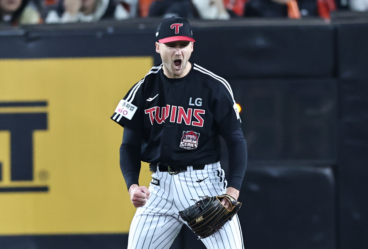 LG Twins starter Anders Tolhurst celebrates after striking out Choi Jae-hoon of the Hanwha Eagles during Game 5 of the Korean Series at Daejeon Hanwha Life Ballpark in the central city of Daejeon on Oct. 31, 2025. [YONHAP]