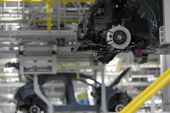 Vehicles move on the line at the Hyundai Motor Group Metaplant America in Ellabell, Georgia, on March 26. [AP/YONHAP]