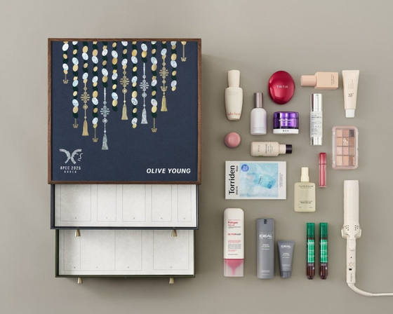 An APEC gift pack by CJ Olive Young, including skin care, cosmetics and personal care [CJ OLIVE YOUNG]