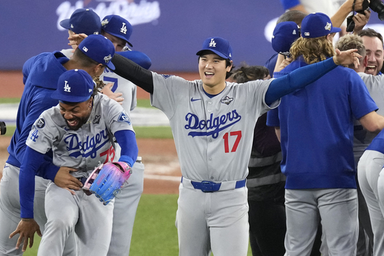 Los Angeles Dodgers two-way player Shohei Ohtani (17) celebrates after defeating the Toronto Blue Jays in game seven of the 2025 MLB World Series at Rogers Centre on Nov. 1, 2025, in Toronto, Ontario. [REUTERS/YONHAP]