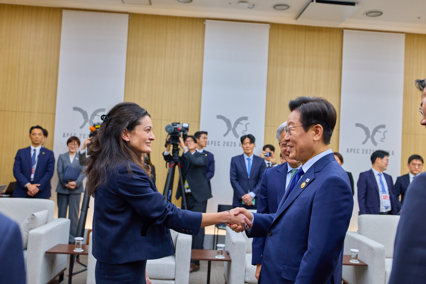 President Lee Jae Myung, right, shakes hands with Madison Huang, daughter of Nvidia CEO Jensen Huang, during a meeting with the CEO at the Hwabaek International Convention Center (HICO) in Gyeongju, North Gyeongsang, on Oct. 31. [PRESIDENTIAL OFFICE]