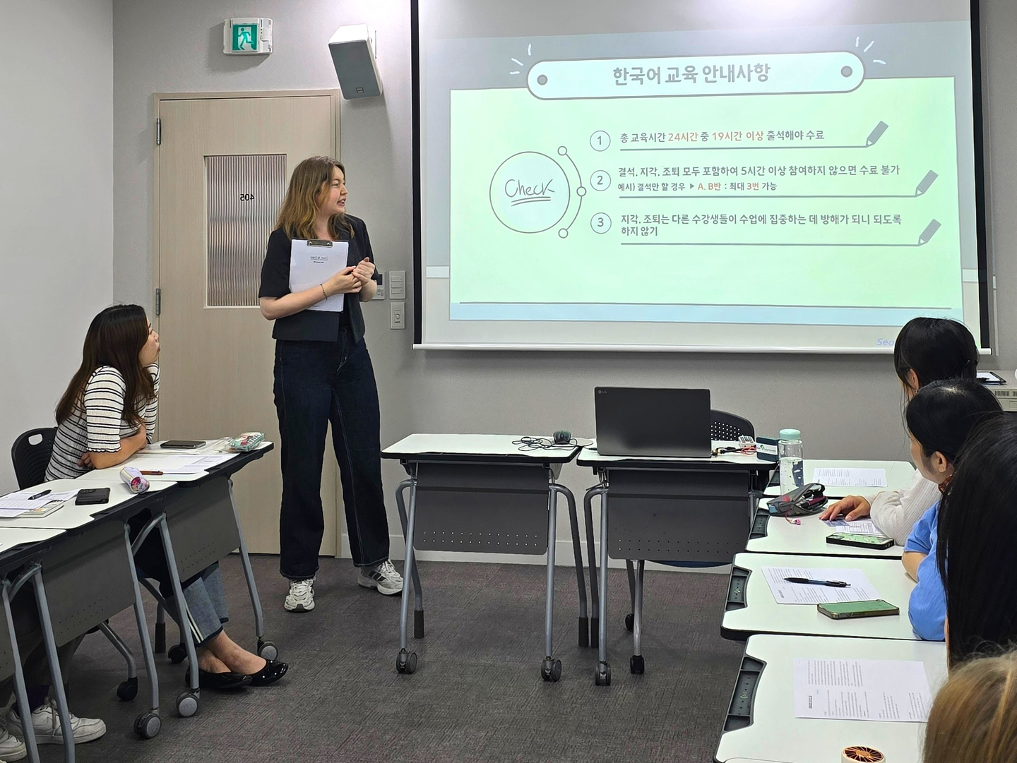 Krystyna Zheludkova, general manager of Seoul Global Center's Korean education, leads an orientation session. [ZHELUDKOVA KRYSTYNA]