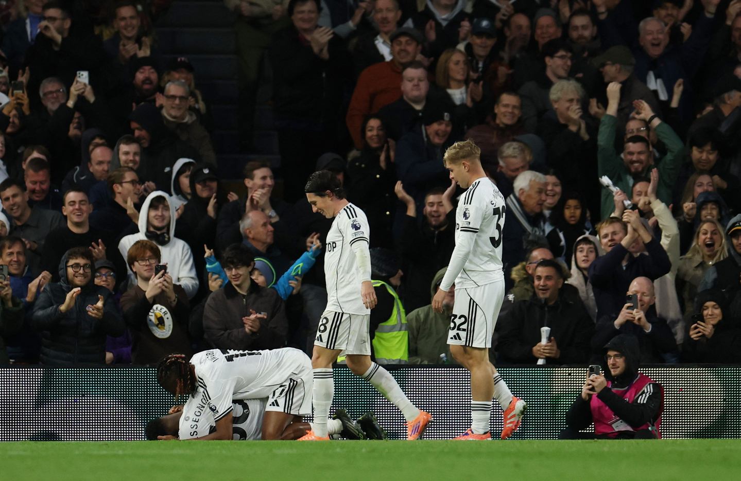 Fulham's Ryan Sessegnon and Alex Iwobi celebrate their third goal, an own goal scored by Wolverhampton Wanderers' Yerson Mosquera, on Nov. 1. [REUTERS/YONHAP]