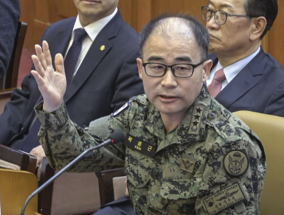 Lt. Gen. Kwak Jong-keun answers questions from lawyers during the sixth impeachment hearing of former President Yoon Suk Yeol at the Constitutional Court in central Seoul on Feb. 6. [YONHAP]