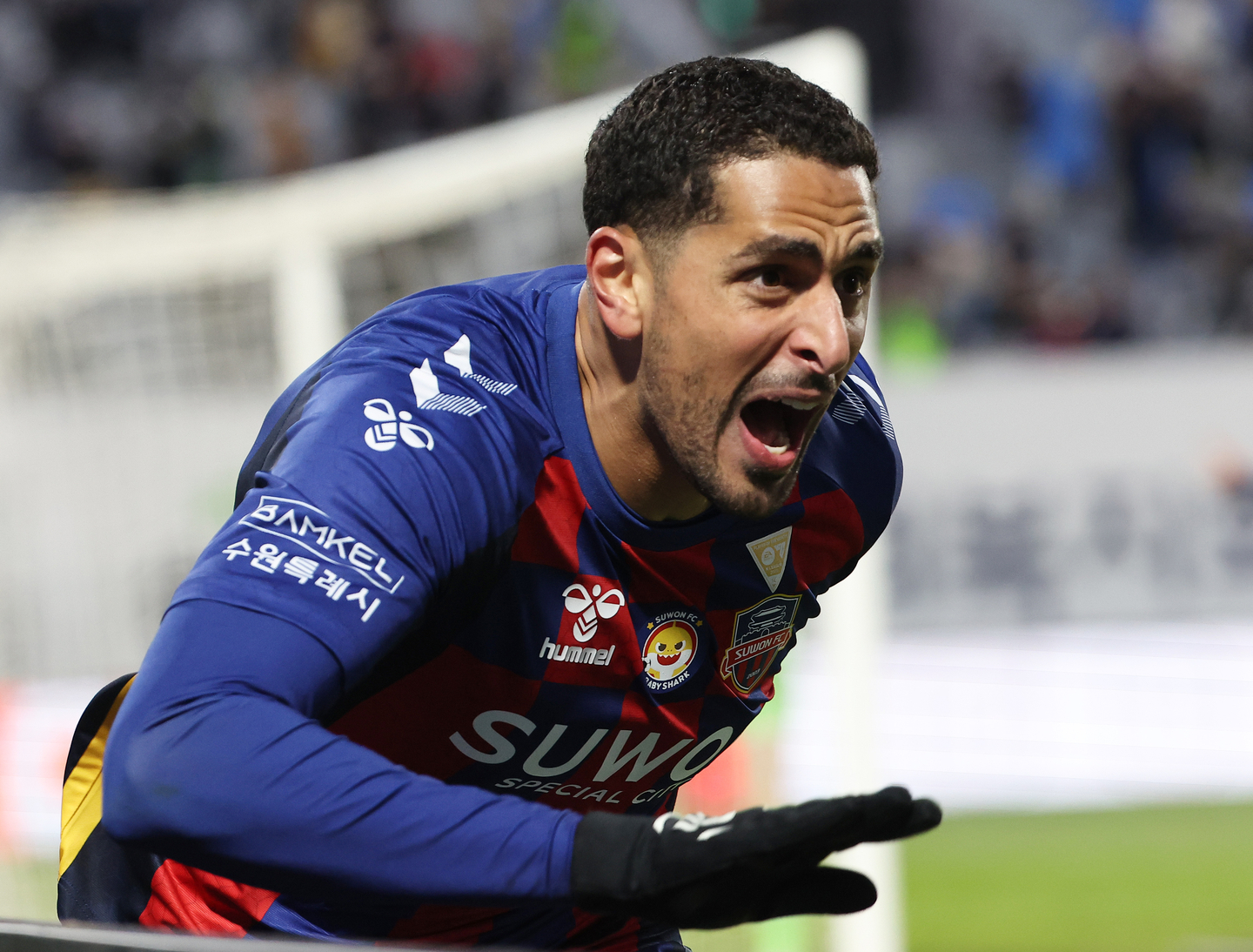 Suwon FC’s Pablo Sabbag celebrates after scoring a goal during a K League 1 match against Daegu FC at Suwon Stadium in Gyeonggi on Nov. 2. [YONHAP]