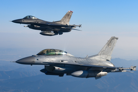 KF-16 and F-16 fighter jets carrying South Korean Joint Chiefs of Staff (JCS) Chairman Gen. Jin Yong-sung and his U.S. counterpart, Gen. Dan Caine, fly over the skies near Gangwon's Chuncheon on Nov. 3, after taking off from Osan Air Base in Gyeonggi. The two JCS chairmen oversaw a combined formation flight and marked the first joint commander's flight for the alliance. [JOINT CHIEFS OF STAFF]