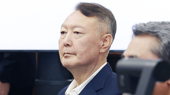Former President Yoon Suk Yeol attends the first trial hearing on charges including obstruction of special official duties and abuse of power at the Seoul Central District Court in southern Seoul on Sept. 26. [YONHAP]