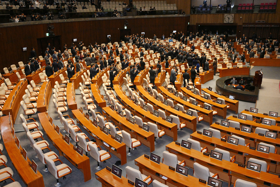 President Lee Jae Myung leaves the main assembly hall after giving his speech at the National Assembly in western Seoul on Nov. 4. [JOINT PRESS CORPS]