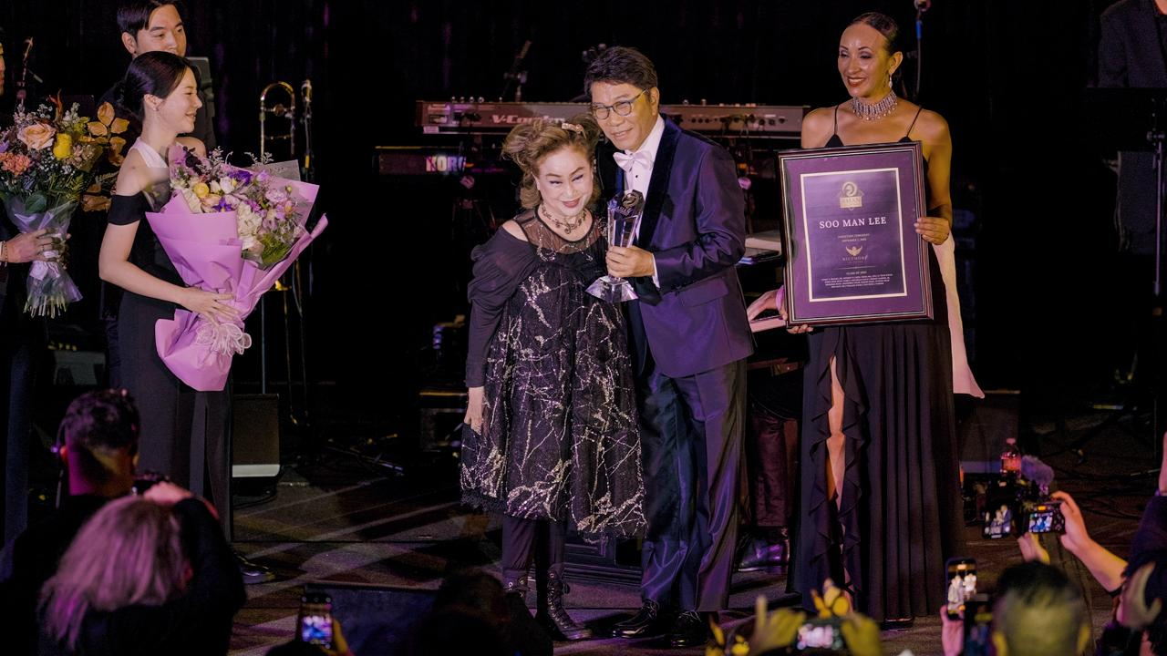 CJ Group Vice Chairwoman Miky Lee congratulates Lee Soo-man for his induction into the 2025 Asian Hall of Fame in Los Angeles on Nov. 1. [A2O ENTERTAINMENT]