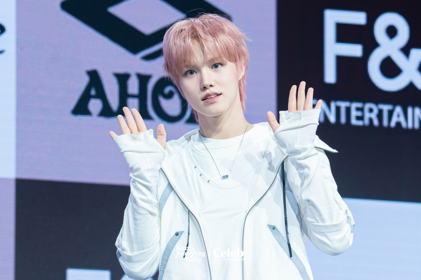 AHOF’s Juwon poses for photos during a showcase for the release of the group’s second EP, “The Passage,” at Yes24 Live Hall in eastern Seoul on Nov. 4. [DANIELA GONZALEZ PEREZ]