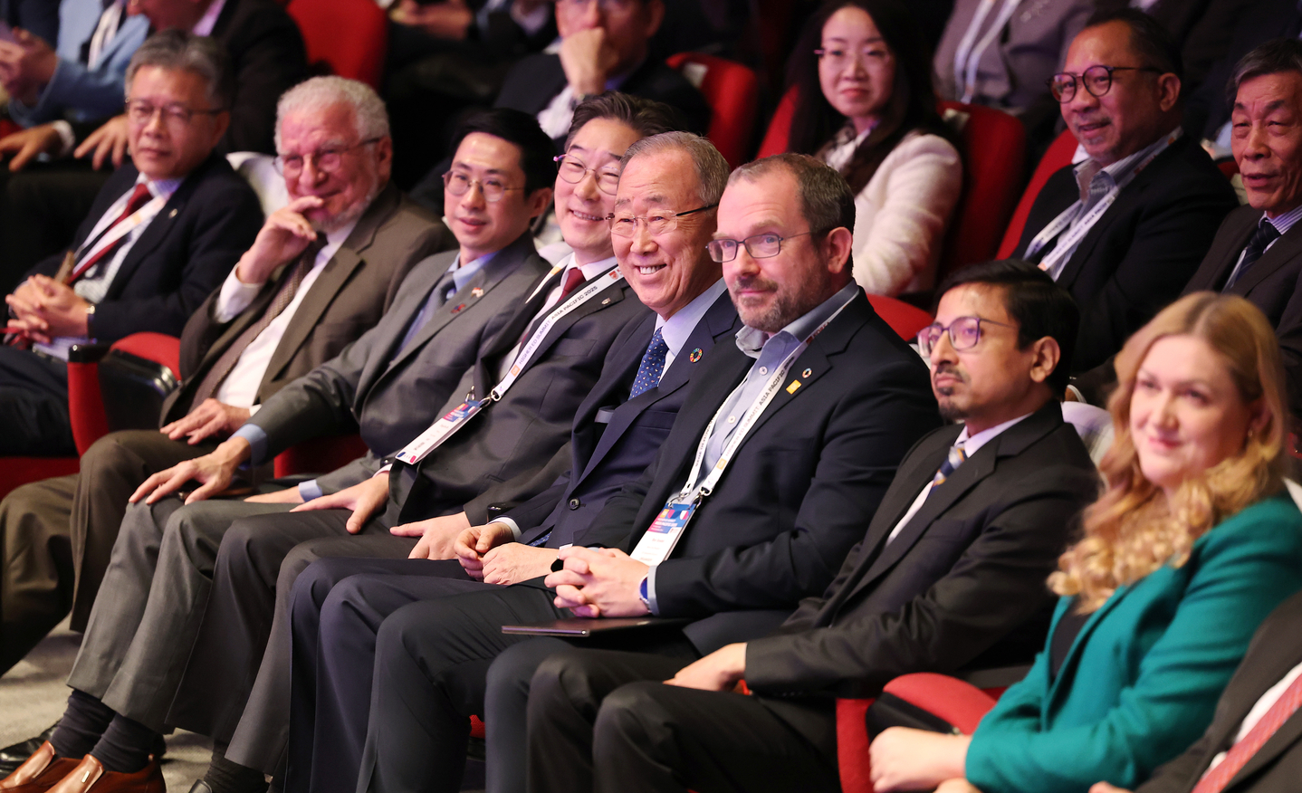 Ben Sowter, third from right, sits with opening ceremony speakers such as United Nations Eight Secretary General Ban Ki-moon and Korea University President Kim Dong-one for the QS Higher Ed Summit: Asia Pacific 2025 on Nov. 4. [YONHAP] 