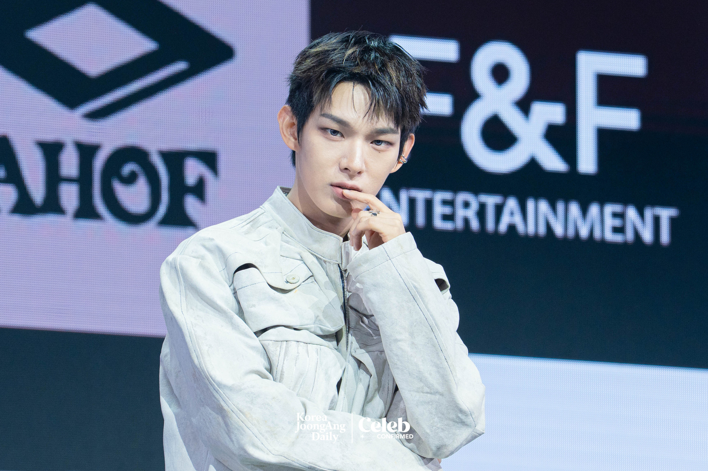 AHOF’s Steven poses for photos during a showcase for the release of the group’s second EP, “The Passage,” at Yes24 Live Hall in eastern Seoul on Nov. 4. [DANIELA GONZALEZ PEREZ]