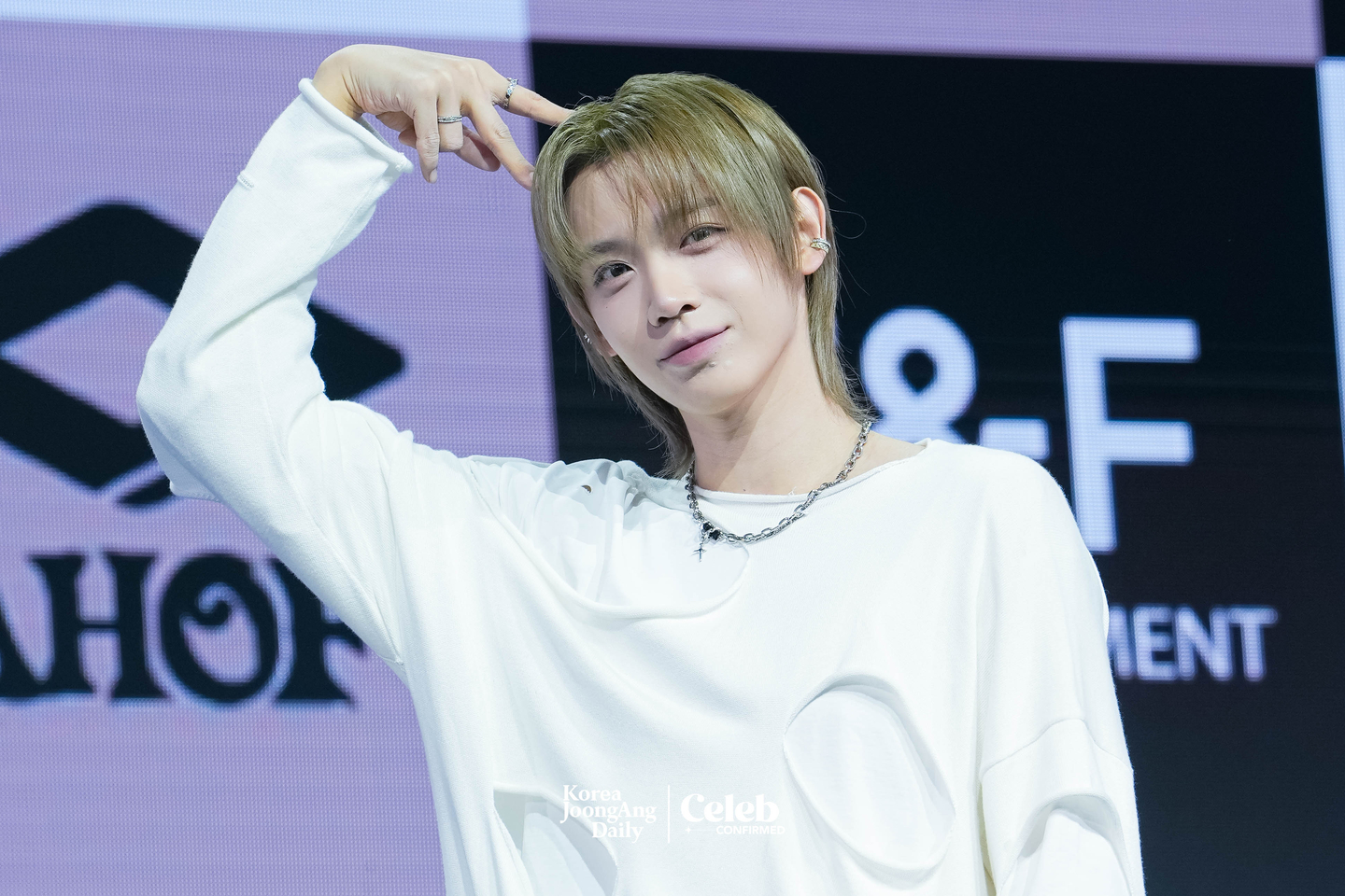 AHOF’s Shuaibo poses for photos during a showcase for the release of the group’s second EP, “The Passage,” at Yes24 Live Hall in eastern Seoul on Nov. 4. [DANIELA GONZALEZ PEREZ]