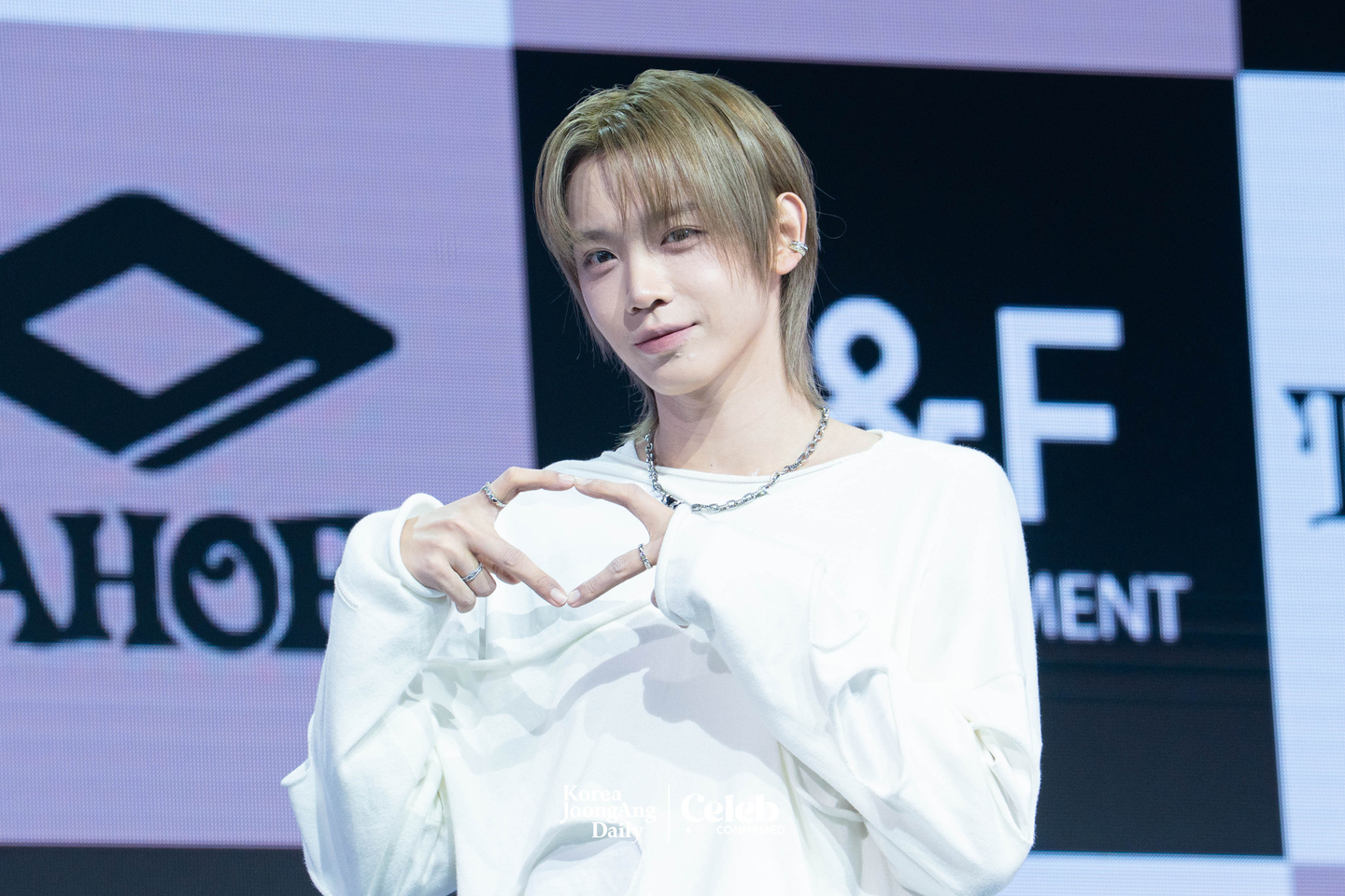 AHOF’s Shuaibo poses for photos during a showcase for the release of the group’s second EP, “The Passage,” at Yes24 Live Hall in eastern Seoul on Nov. 4. [DANIELA GONZALEZ PEREZ]