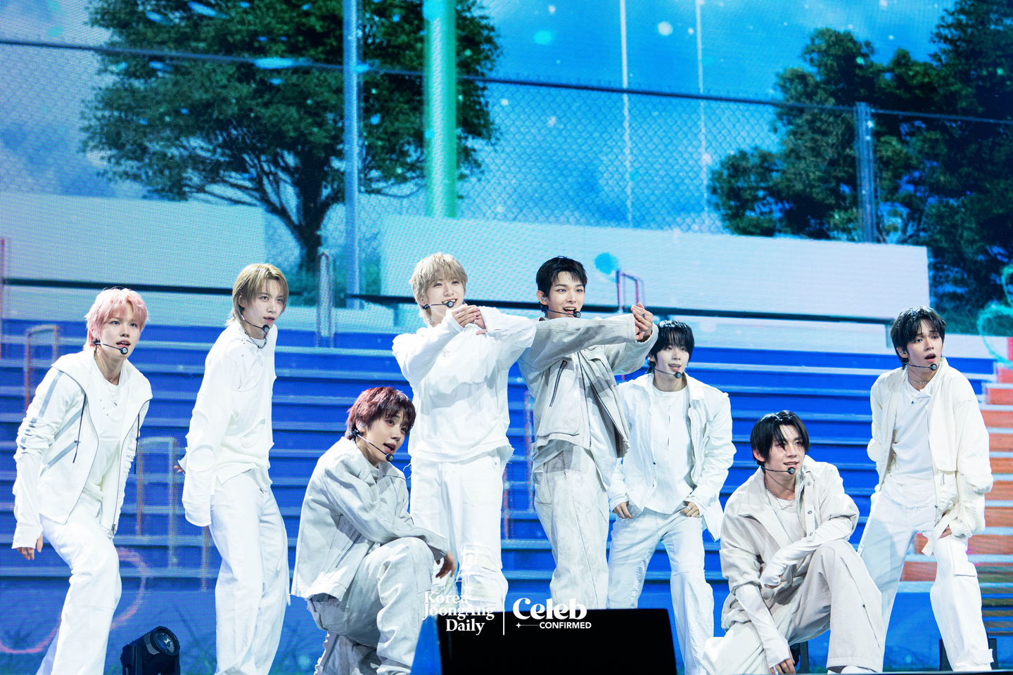 Boy band AHOF performs the B-side track “Run at 1.5x Speed” during a showcase for the release of its second EP, “The Passage,” at Yes24 Live Hall in eastern Seoul on Nov. 4. [DANIELA GONZALEZ PEREZ]