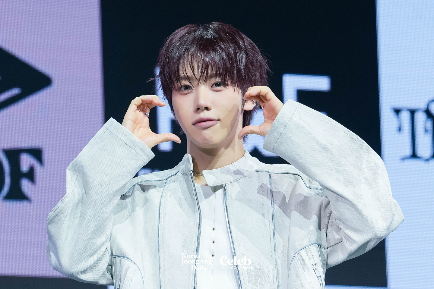 AHOF’s Woongki poses for photos during a showcase for the release of the group’s second EP, “The Passage,” at Yes24 Live Hall in eastern Seoul on Nov. 4. [DANIELA GONZALEZ PEREZ]