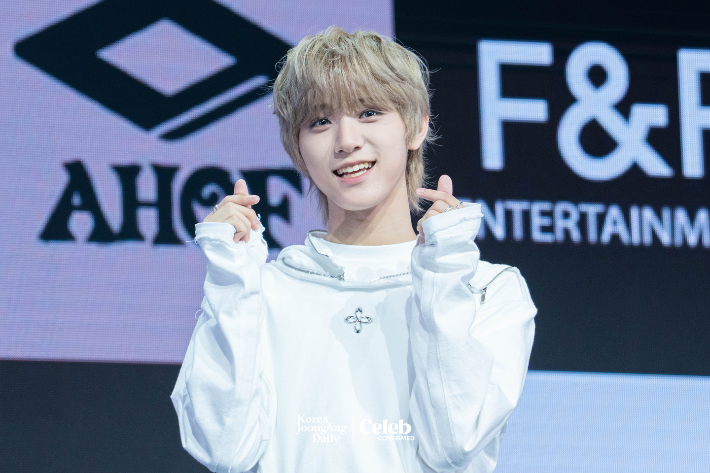 AHOF’s Daisuke poses for photos during a showcase for the release of the group’s second EP, “The Passage,” at Yes24 Live Hall in eastern Seoul on Nov. 4. [DANIELA GONZALEZ PEREZ]